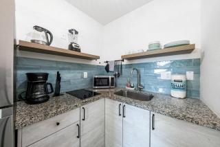 Art Deco Stay 1 Block from ocean Balcony - 2