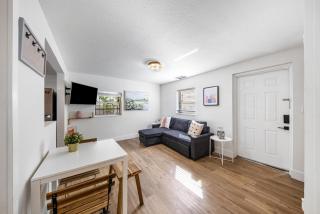 Art Deco Gem Steps to Beach - 4