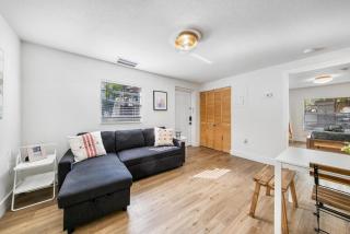 Art Deco Gem Steps to Beach - 2