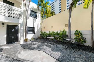 Steps from Ocean Art Deco 1BR & Free Parking - 6