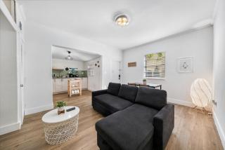 Steps from Ocean Art Deco 1BR & Free Parking - 4