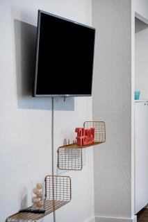 Authentic Art Deco Steps to Beach & Free Parking - 2