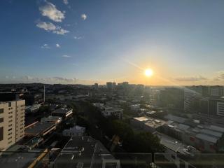 Modern City Pad, 1-Min to Showgrounds - 8