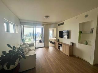 Modern City Pad, 1-Min to Showgrounds - 1