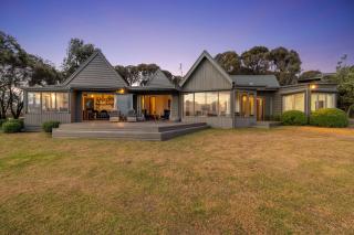 COASTAL RETREAT FOR ALL SEASONS 2-12 GUESTS - 0