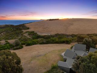 COASTAL RETREAT FOR ALL SEASONS 2-12 GUESTS - 8