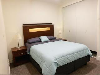 Stylish Venice Escape Near the Marina & Beachfront - 5