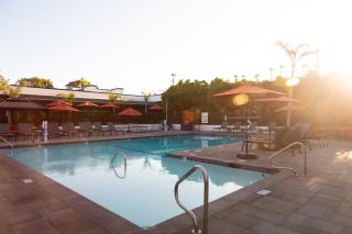 King Bed, Gym, Hot Tub, Parking - 8