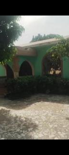 Afonta's Greenhouse Retreat - A Four Bedroom Bungalow Per Night For The Price Shown - 4