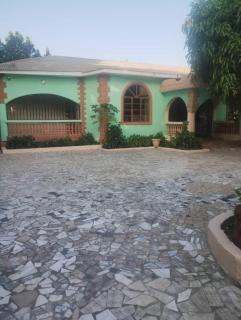 Afonta's Greenhouse Retreat - A Four Bedroom Bungalow Per Night For The Price Shown - 9