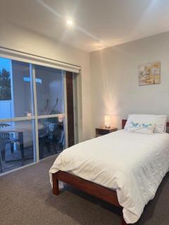 Convenient & Comfortable Apartment Suite in Albany - 9