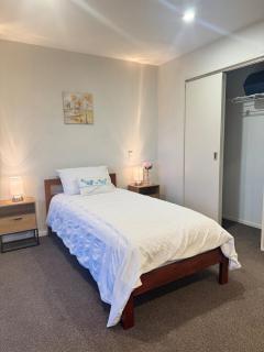 Convenient & Comfortable Apartment Suite in Albany - 6