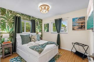 Waterfront w Htd Pool, Tiki Hut, Billards, Bar - 2