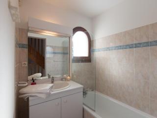 Chalet rénové avec terrasse, accès aux pistes et Wi-Fi gratuit - FR-1-358-172 - Le Bez - 3