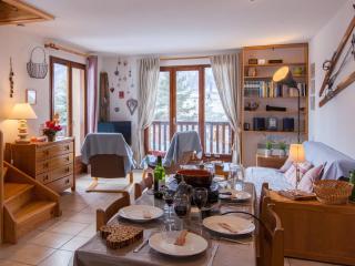 Chalet spacieux · 9 pers · Terrasse & Jardin · Parking privatif - FR-1-358-179 - 0