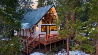 Peaceful Tahoe Retreat 5mins to Lake Cozy Modern Cabin - 0