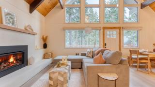 Peaceful Tahoe Retreat 5mins to Lake Cozy Modern Cabin - 6