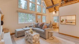 Peaceful Tahoe Retreat 5mins to Lake Cozy Modern Cabin - 4