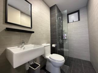 NEW 3R2B FamilyHome Puchong 6-8 pax - 9