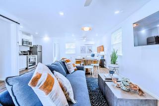 Little Elm 52 Miles to Fifa Stadium Modern Cottage Fire Pit Pet Ok by Vacation Your Way - 0