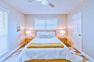 Little Elm 52 Miles to Fifa Stadium Ping Pong Fire Pit Pet Ok Starry Lake Night by Vacation Your Way - 8