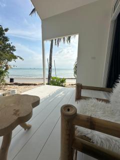 Sama Beach Resort by Munchies Resort - 3