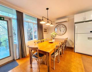 Private king guest room 2 with free parking - 8