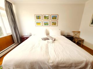 Private king guest room 2 with free parking - 2
