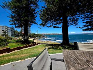2BR Coastal Fairlight Manly Beachfront - 4
