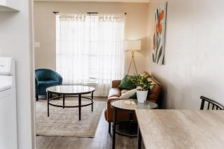 Broadview Modern Comfort for Work & Play - 5