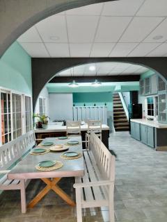 Peaceful Morales Getaway with 3 Spacious Bedrooms - 5