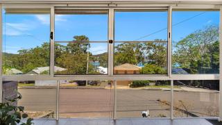 'Pretty Beach Bay Vista' by HolidayCo - 1