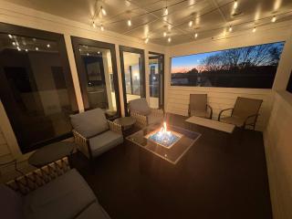 Brand New 4BR house w Patio and skyline views - 8