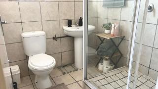 Modern Holiday Accommodation - 8