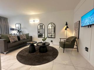 Urban Retreat - Centrally Located - Close to Kloof Street, Long Street & Company's Garden - Artisanal Café Below - 8