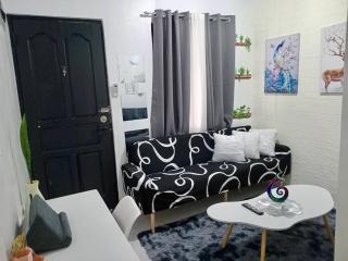 Santa Cosy villa private unit A - 2BR Apt Fast Wi-Fi, Netflix included hot showers - 8