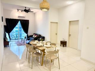 SH 1-12Pax 3Room Sky Pod Resi IOI Mall Puchong TV - 2