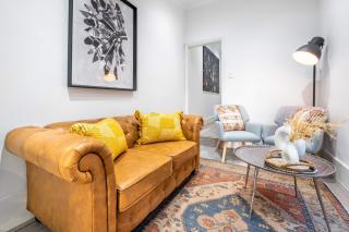 Contemporary 2-Bed House in Trendy Enmore - 5