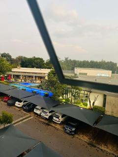 The Luxurious Retreat in Kyalami - 4