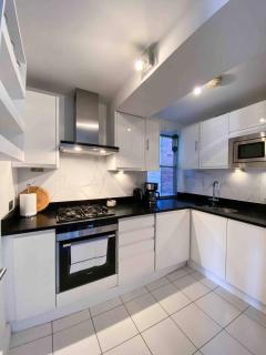 Centrally Located Apartment Hyde Park - 7