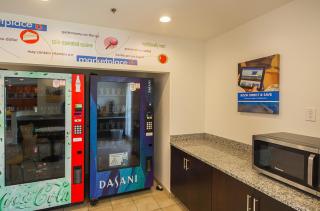 Days Inn by Wyndham South Bend/Notre Dame - 1