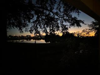 Modern 2BR Lakeview Near Orlando Airport Free Parking - 8