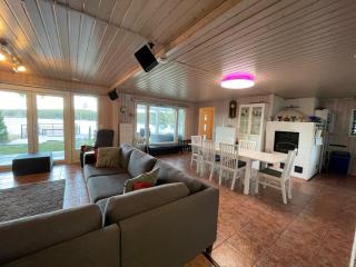 Huvila upeissa järvimaisemissa ulkoporeammeella - 8