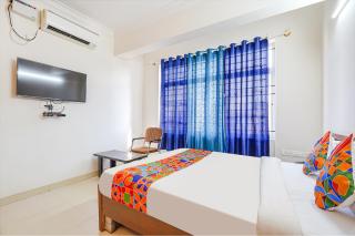 FabHotel Emirates Inn - 8