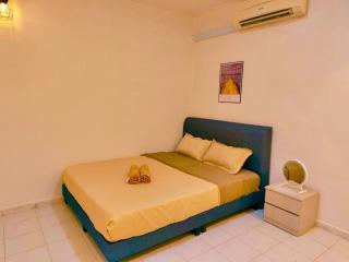 Kulai Taman Desa 4R8Pax near 99speedmart, cowboy - 2