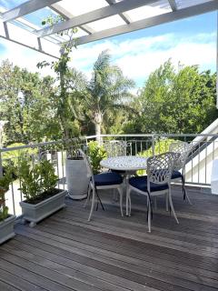 One Oak Guest House - 9