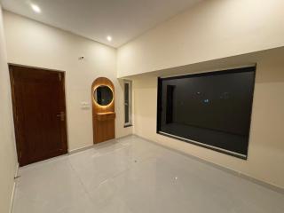 Rustic Ultra-Spacious 4BHK w Parking and Garden - 9