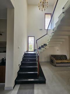 Rustic Ultra-Spacious 4BHK w Parking and Garden - 5