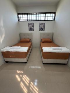 Beach Cottage Homestay Kemaman - Berado D Pampass - 1