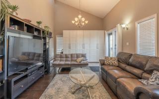 Large deck hot tub massage chair and seasonal swimming pool - 9